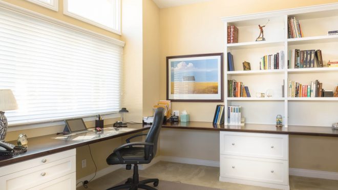 Top-3 most important criteria to take into account while picking up a desk for home offices