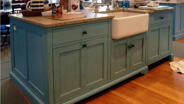 Kitchen islands: for spacious rooms only or not?